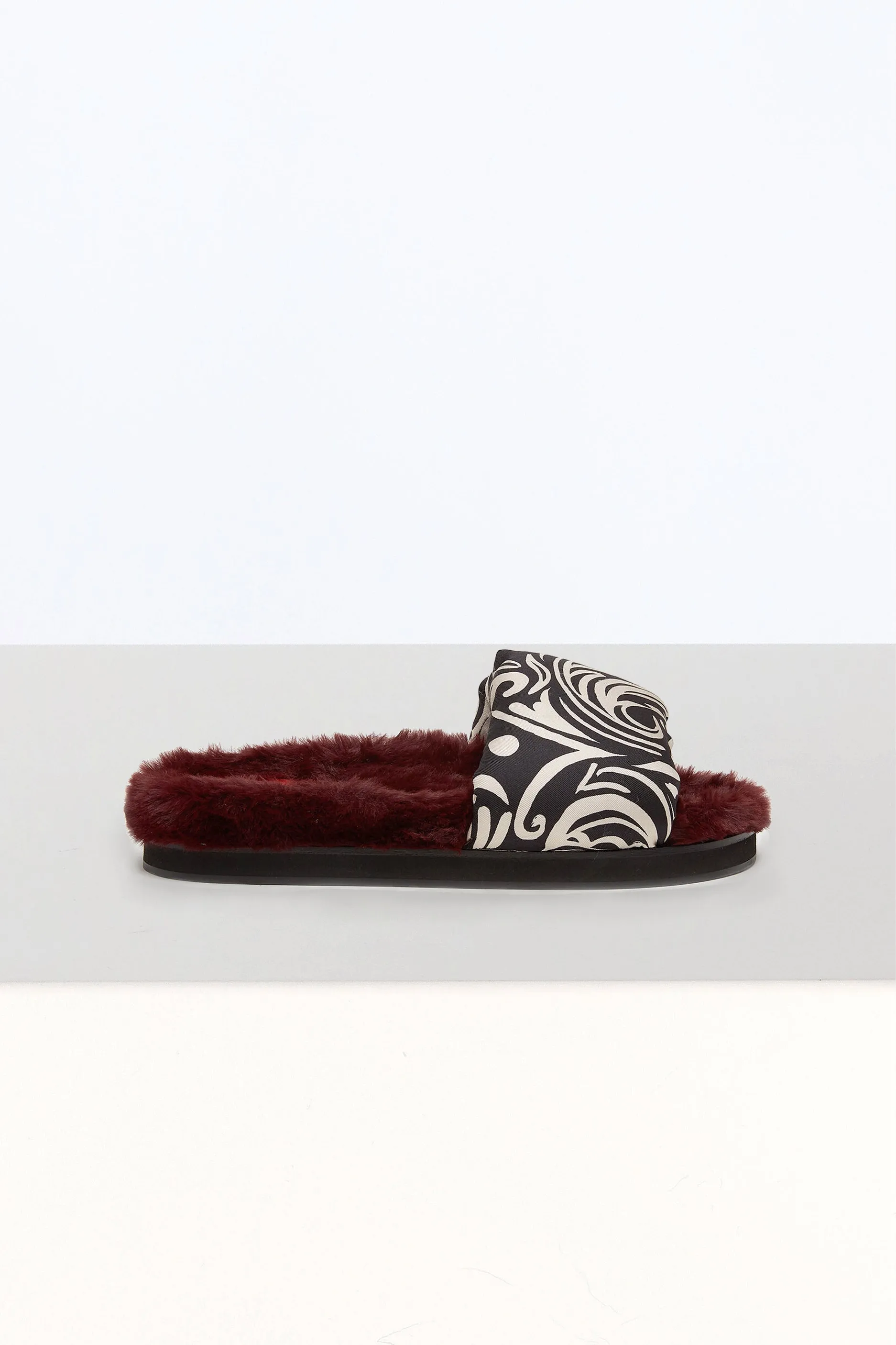 Slipper Furry in Fauve