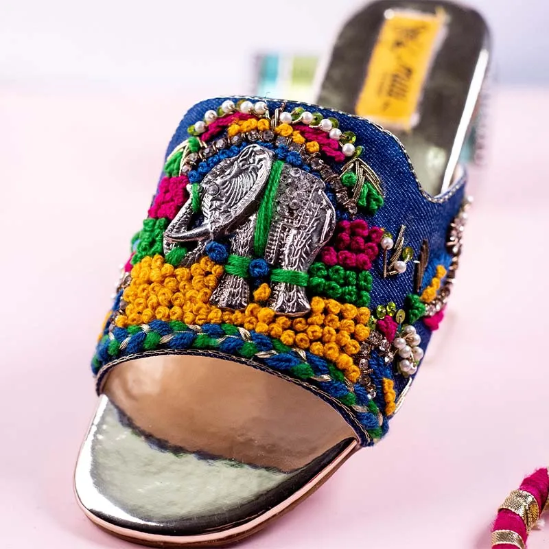 Women embellished slipper